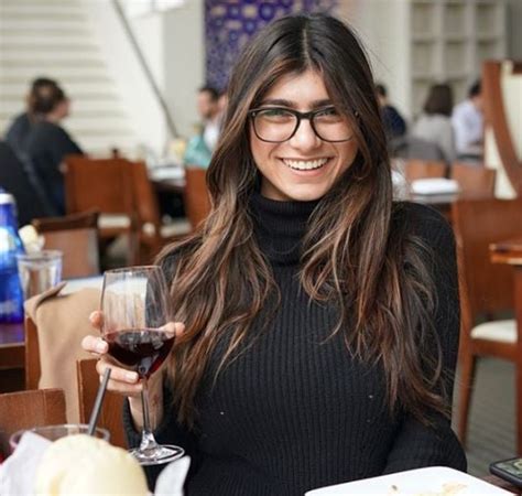 Mia Khalifa Wiki, Height, Weight, Age, Husband, Boyfriend,。